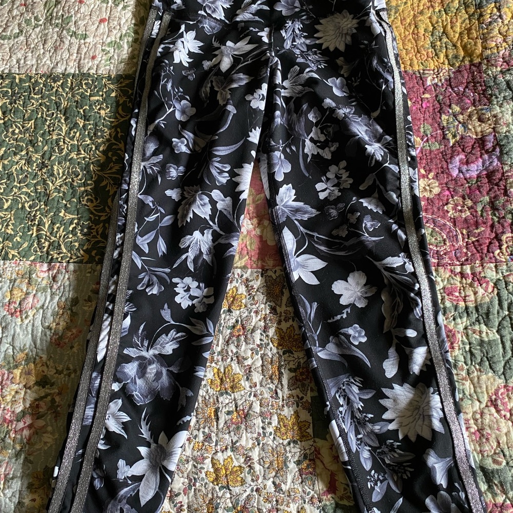 Old Navy leggings, size L